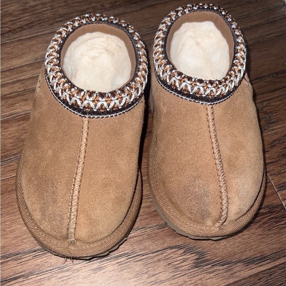 UGG Other - UGG Kids Tan Slippers